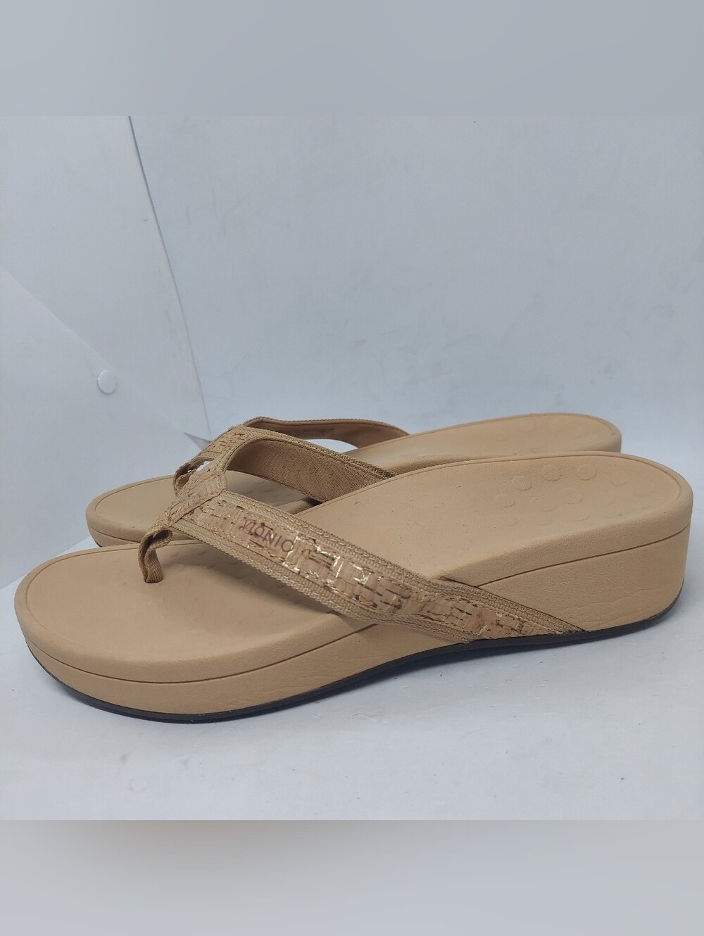 Vionic High Tide Sandals Low Wedge Platform Flip Flop Cork Womens Size US 9